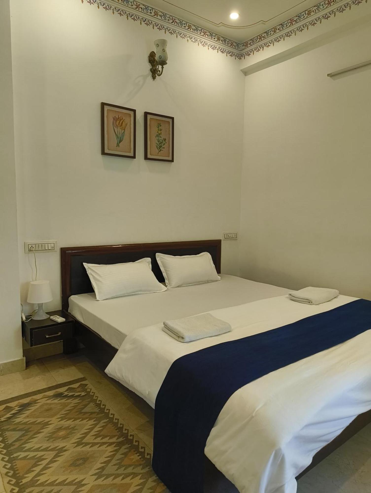 Rising Shemesh Home Stay Udaipur Exterior foto